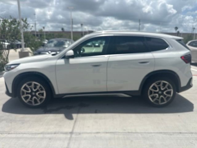 Used 2025 White BMW xDrive28i image 3