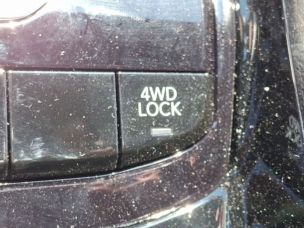 New 2026 Black Jeep Latitude image 16