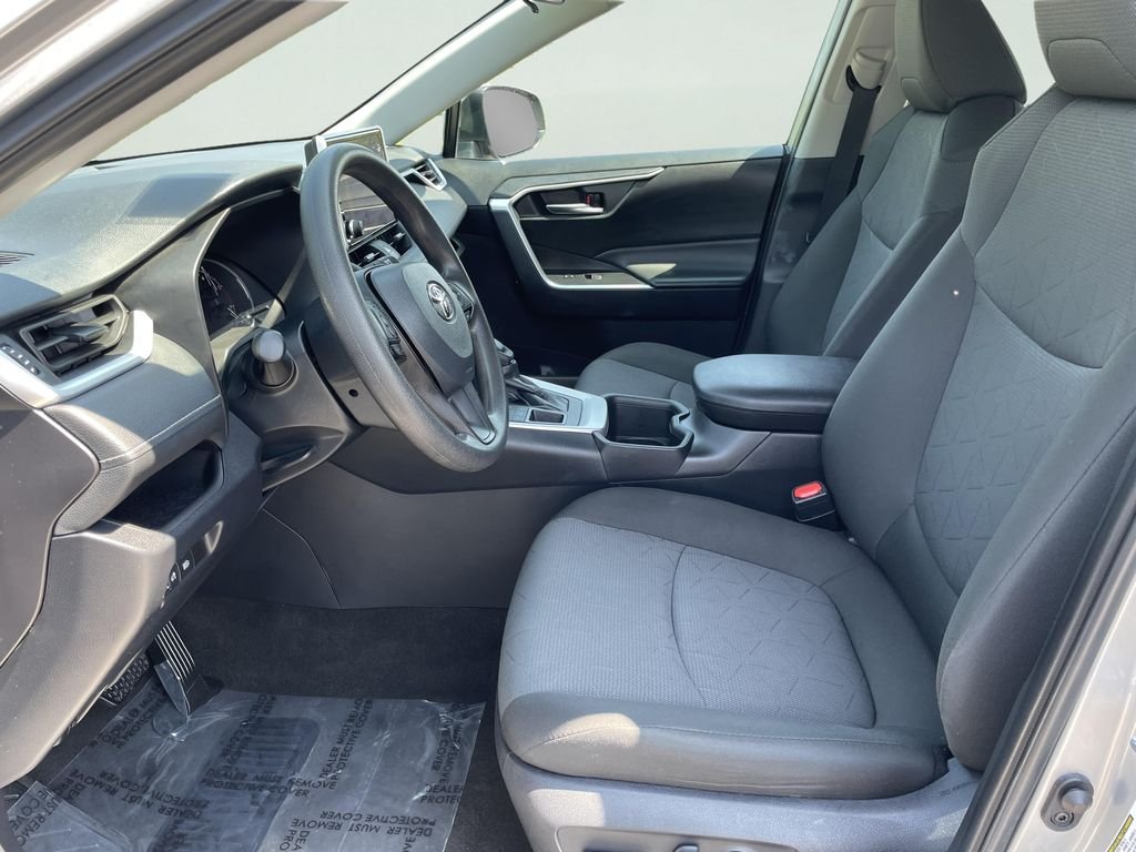 2024 Toyota RAV4 XLE - Photo 10