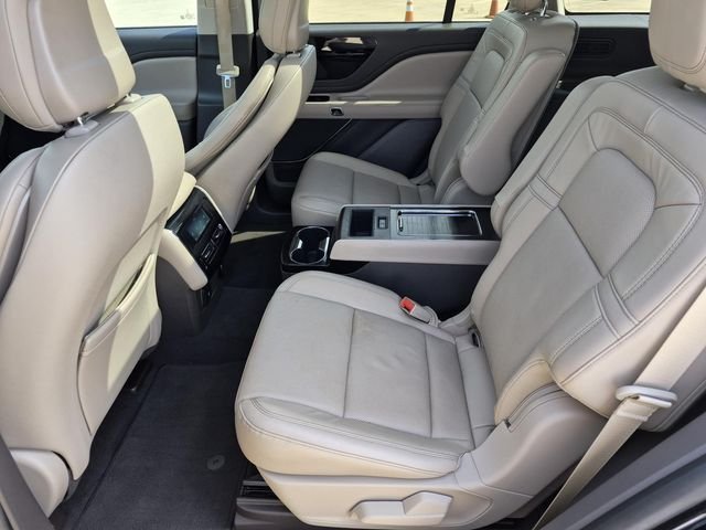 Used 2020 Black Metallic Lincoln Grand Touring image 17