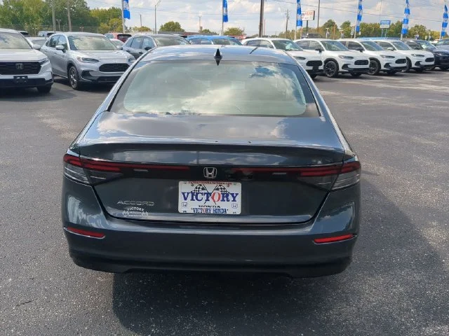 Used 2025  Honda SE image 8