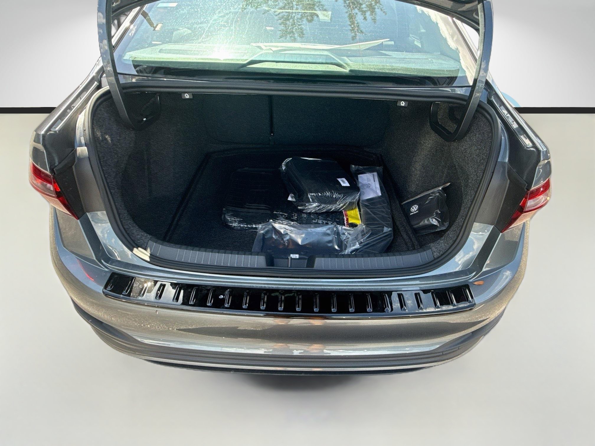 New 2027 Platinum Volkswagen S image 20