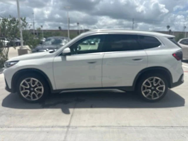 Used 2025 White BMW xDrive28i image 3