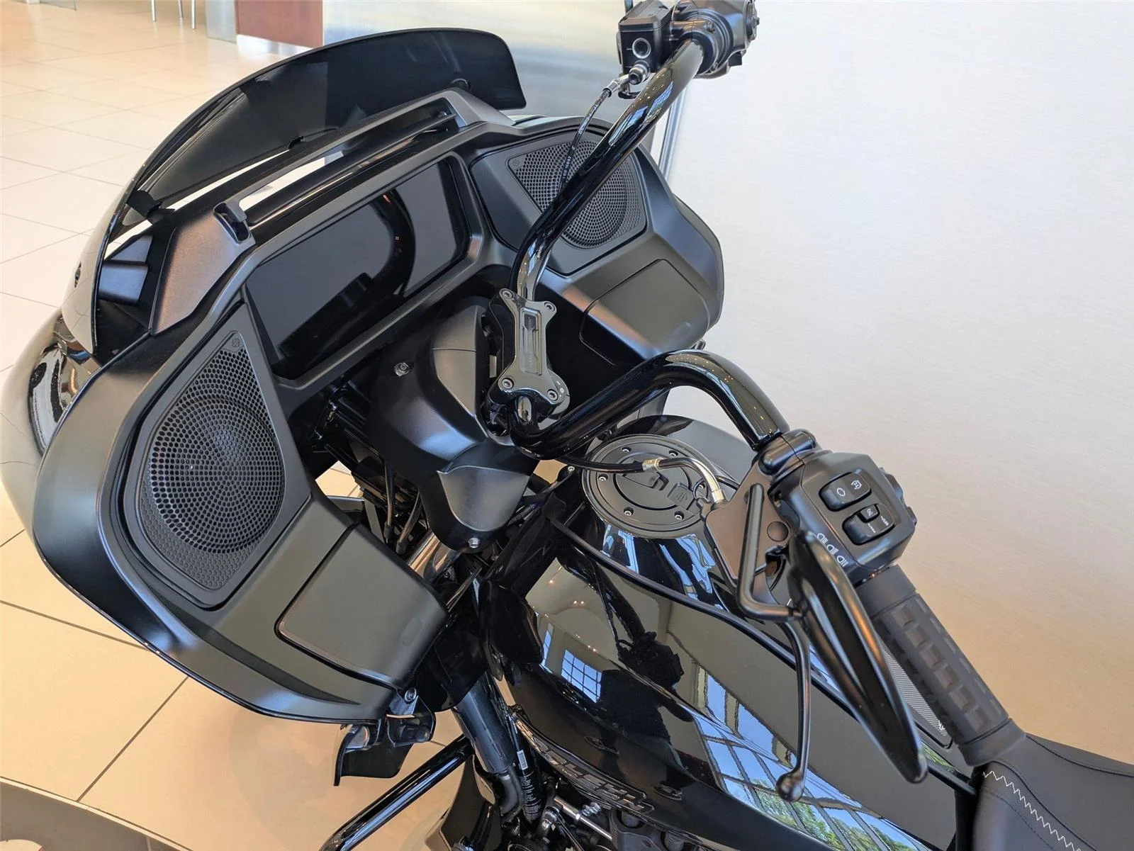 Used 2025 BLACK HARLEY DAVIDSON ROAD GLIDE image 10