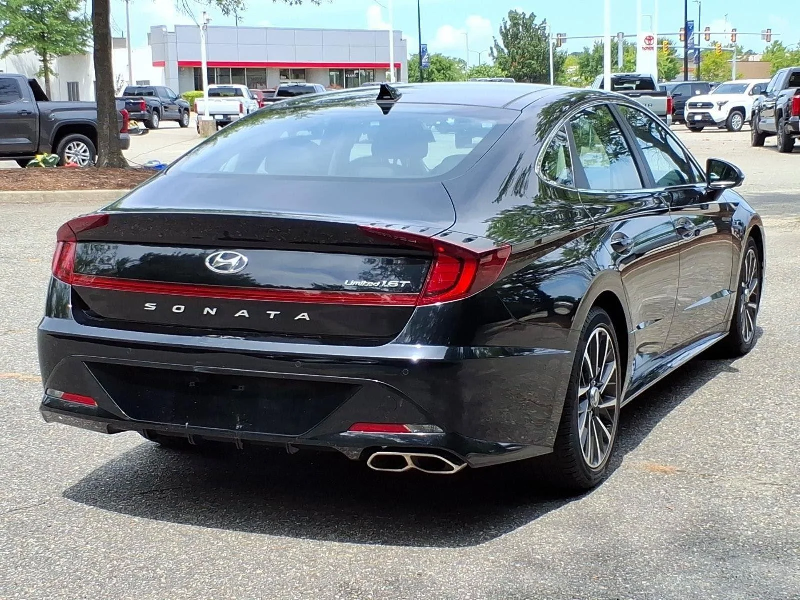 Used 2023 Onyx Black Hyundai Limited image 11