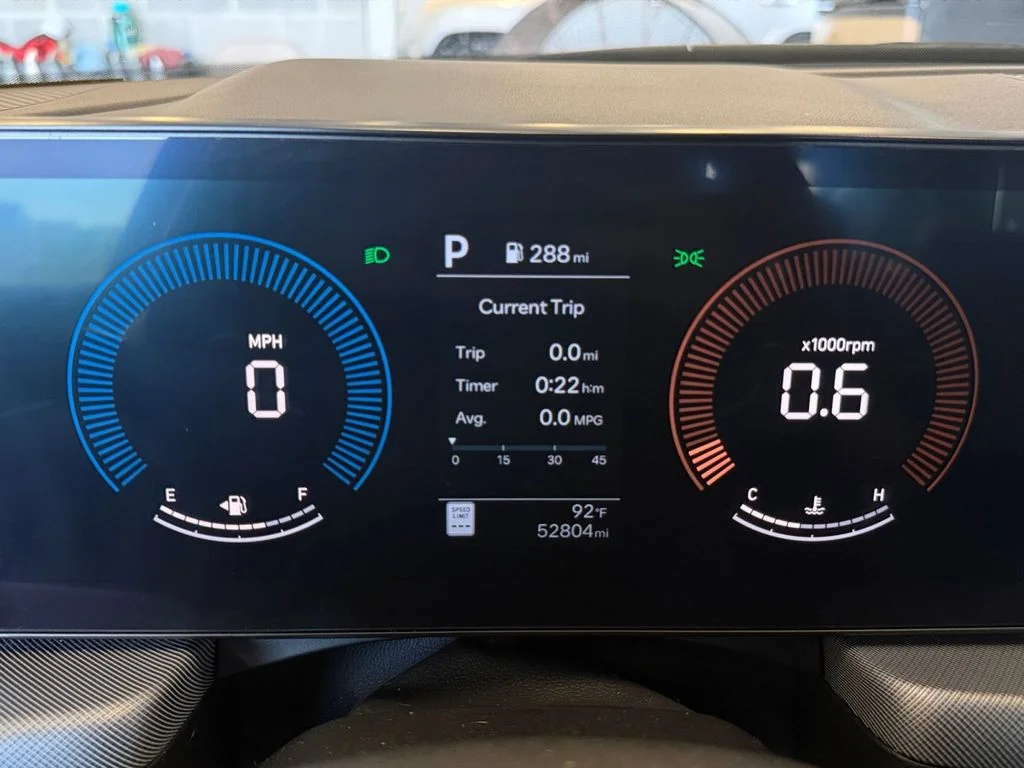 Used 2025 White Hyundai SEL image 19
