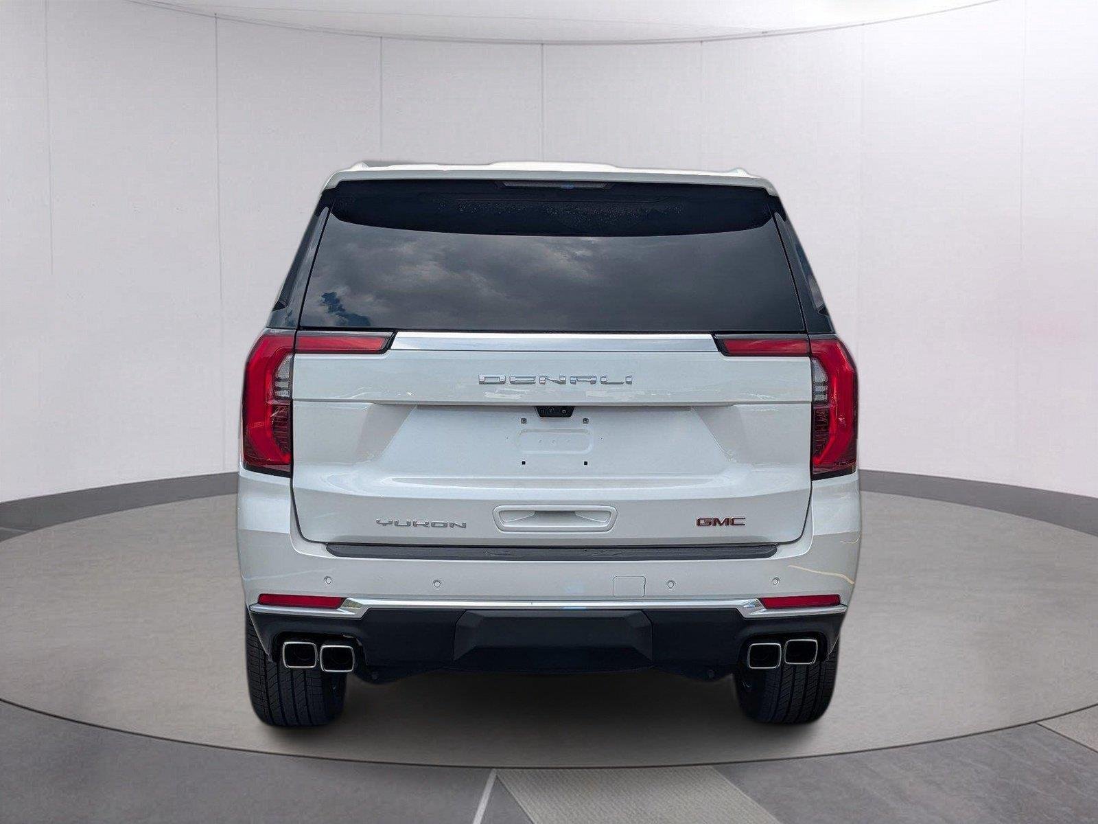 Used 2025 White Frost Tricoat GMC Denali image 4