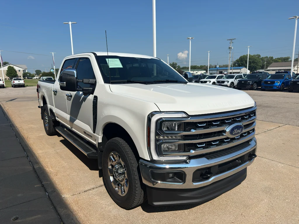 Used 2025 Star White Metallic Tri-Coat Ford LARIAT image 14