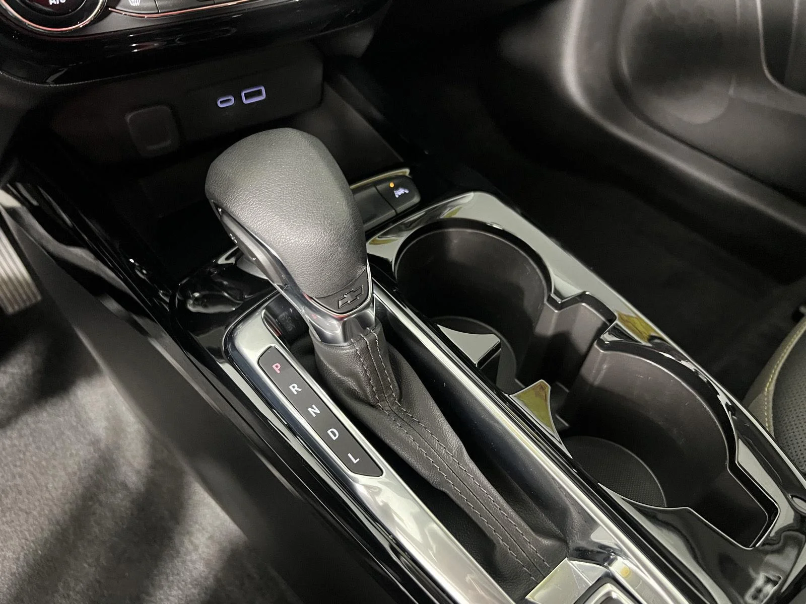 Used 2025 Mosaic Black Metallic Chevrolet ACTIV image 21