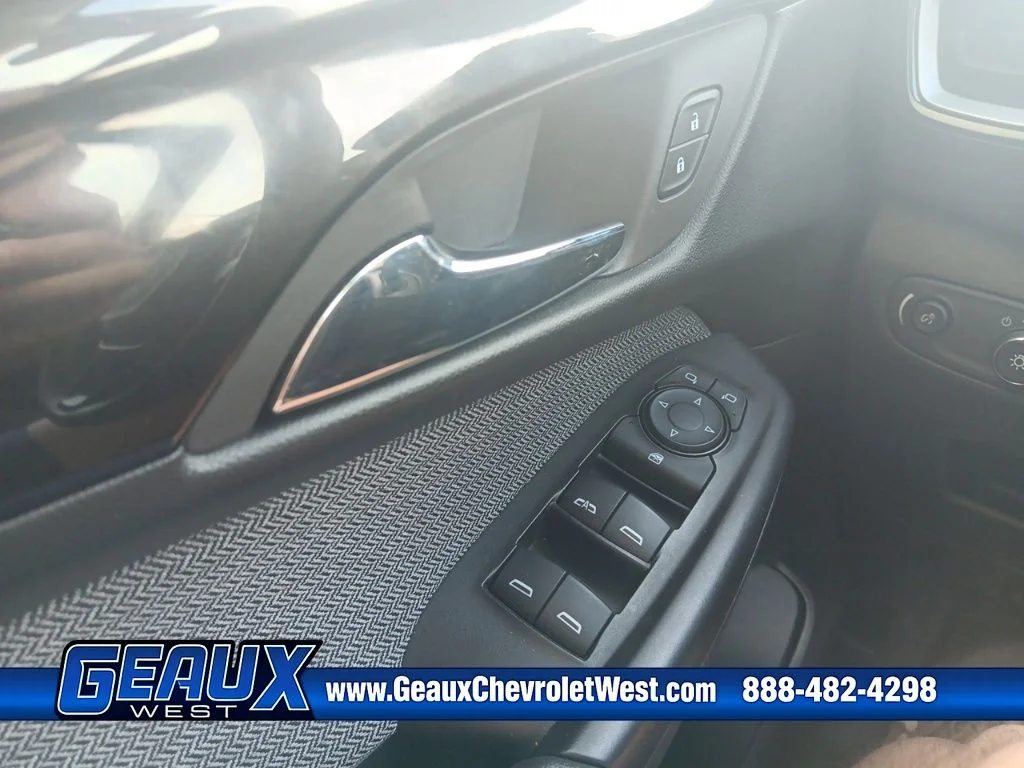 Used 2025 White Chevrolet LT image 15