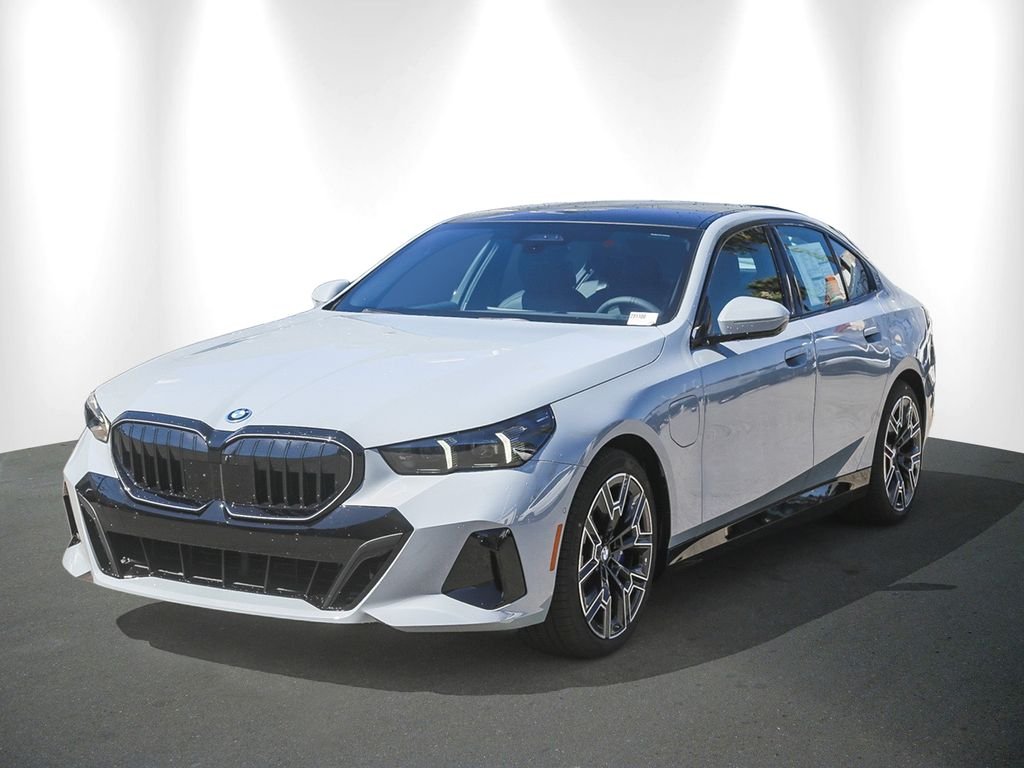 New 2027 Brooklyn Grey Metallic BMW 550e xDrive image 3