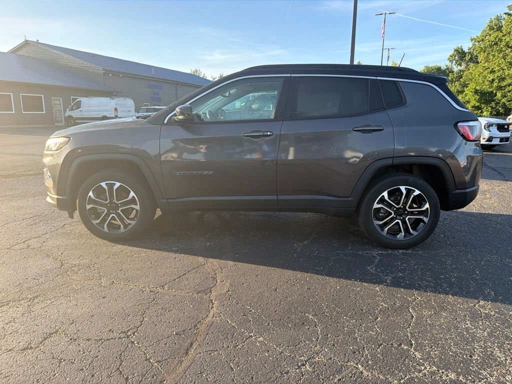 Used 2022 Gray Jeep Limited image 3