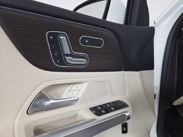 Used 2026 White Mercedes-Benz GLB 250 image 22