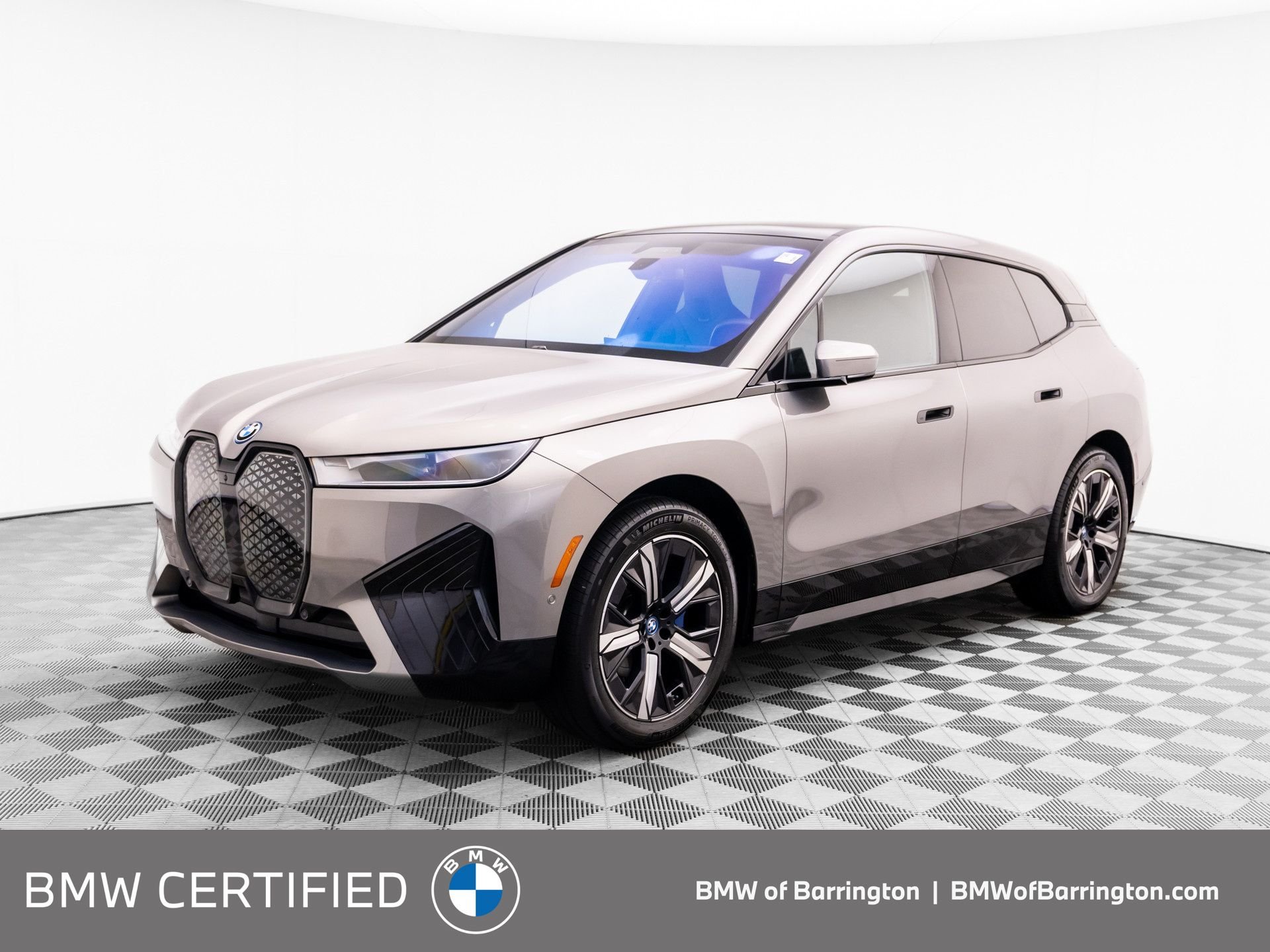 Used 2024 Gray BMW xDrive50 image 1