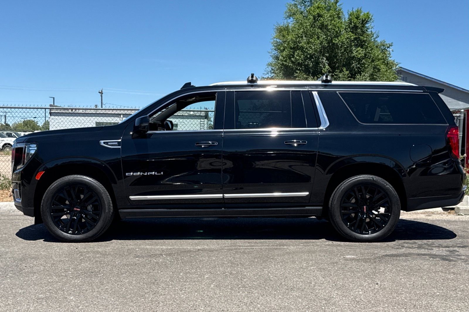 Used 2023  GMC Denali image 7