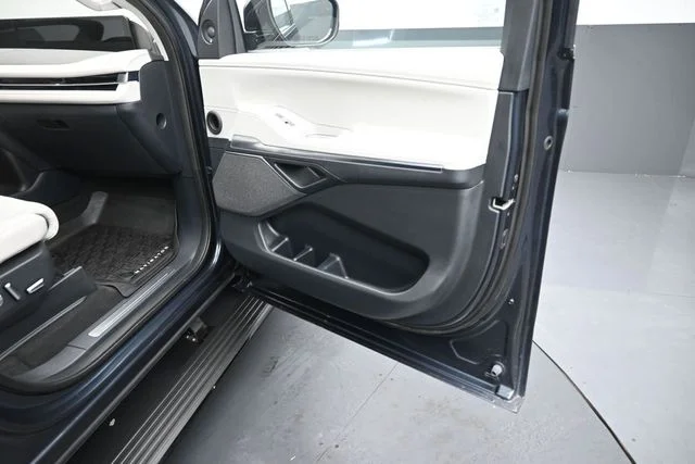 Used 2025 Blue Lincoln Reserve image 37