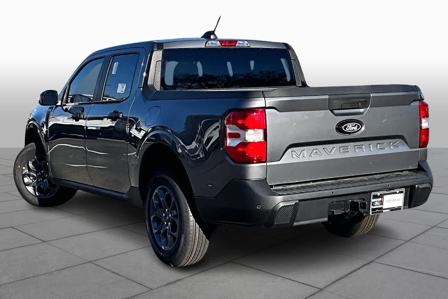 New 2026 Carbonized Gray Metallic Ford XLT image 11