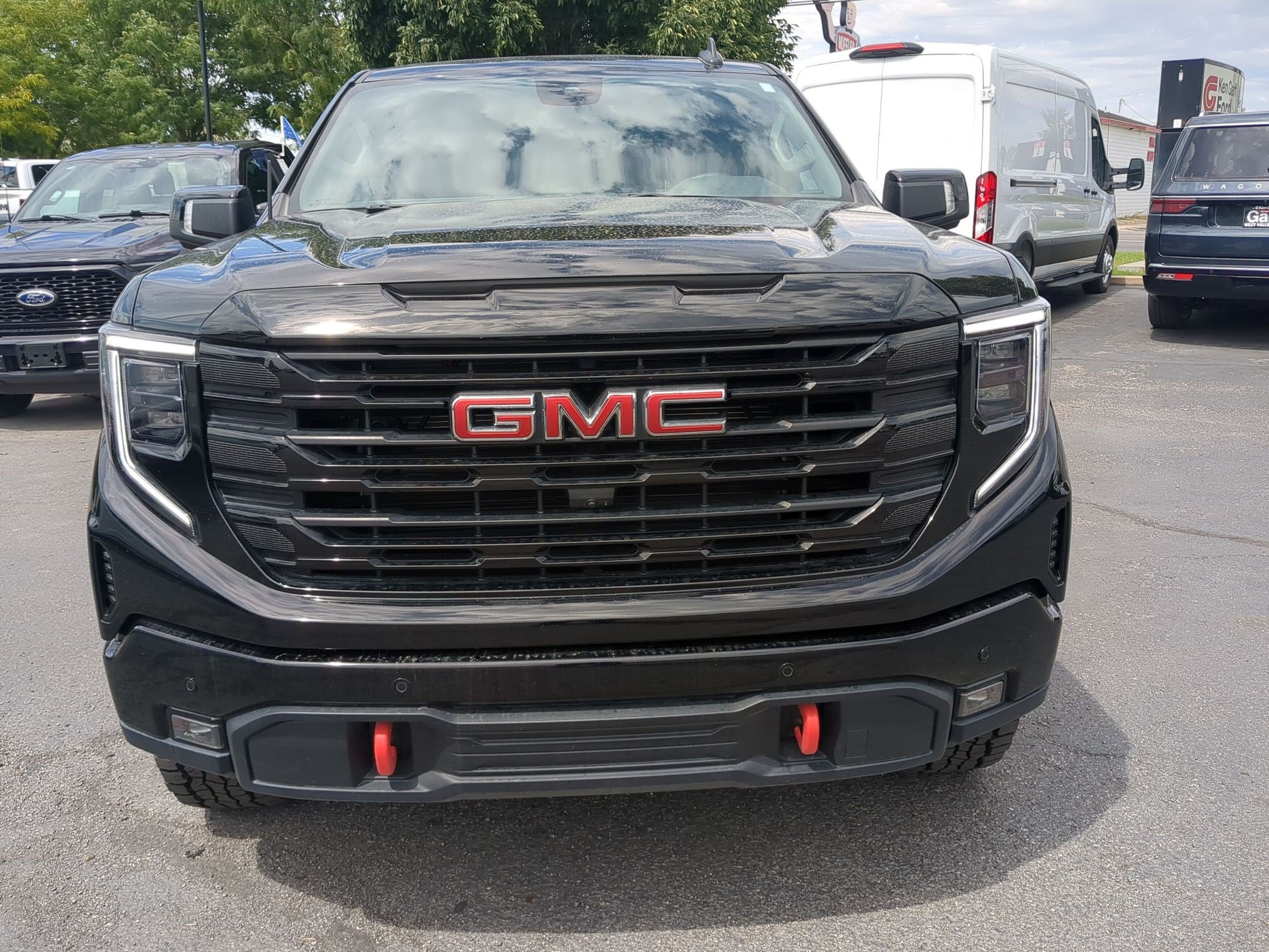 Used 2024 Onyx Black GMC Elevation image 10