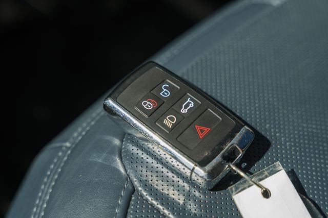 Used 2018 Byron Blue Metallic Land Rover 5.0L V8 Supercharged Autobiography image 51