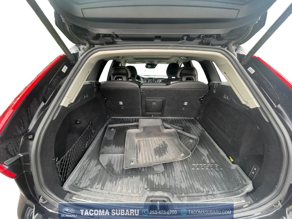 Used 2019 Black Volvo T5 Momentum image 19