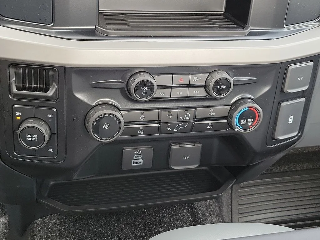 New 2026 Oxford White Ford F-250® XL image 16