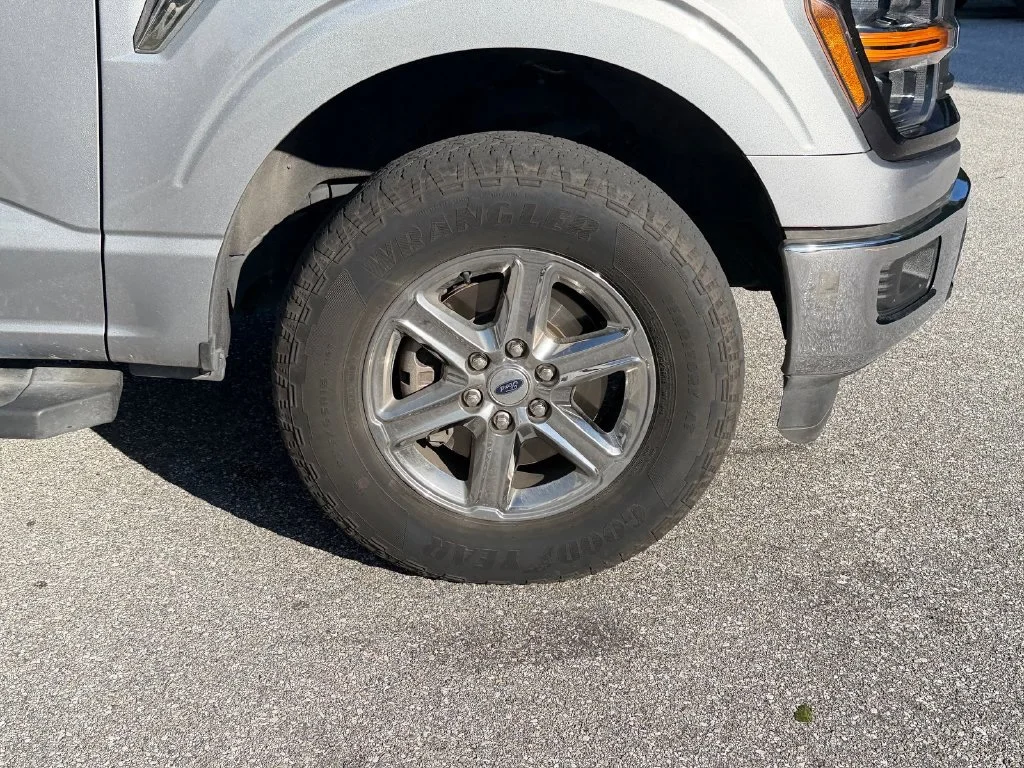 Used 2025 Iconic Silver Metallic Ford XLT image 9