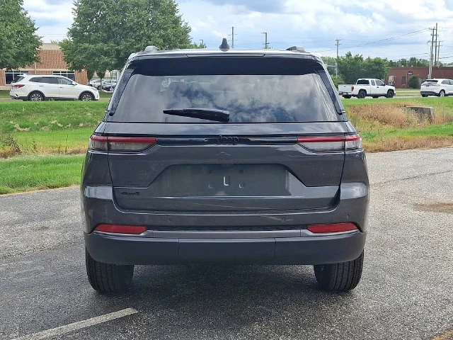 New 2026 Gray Jeep Altitude image 7