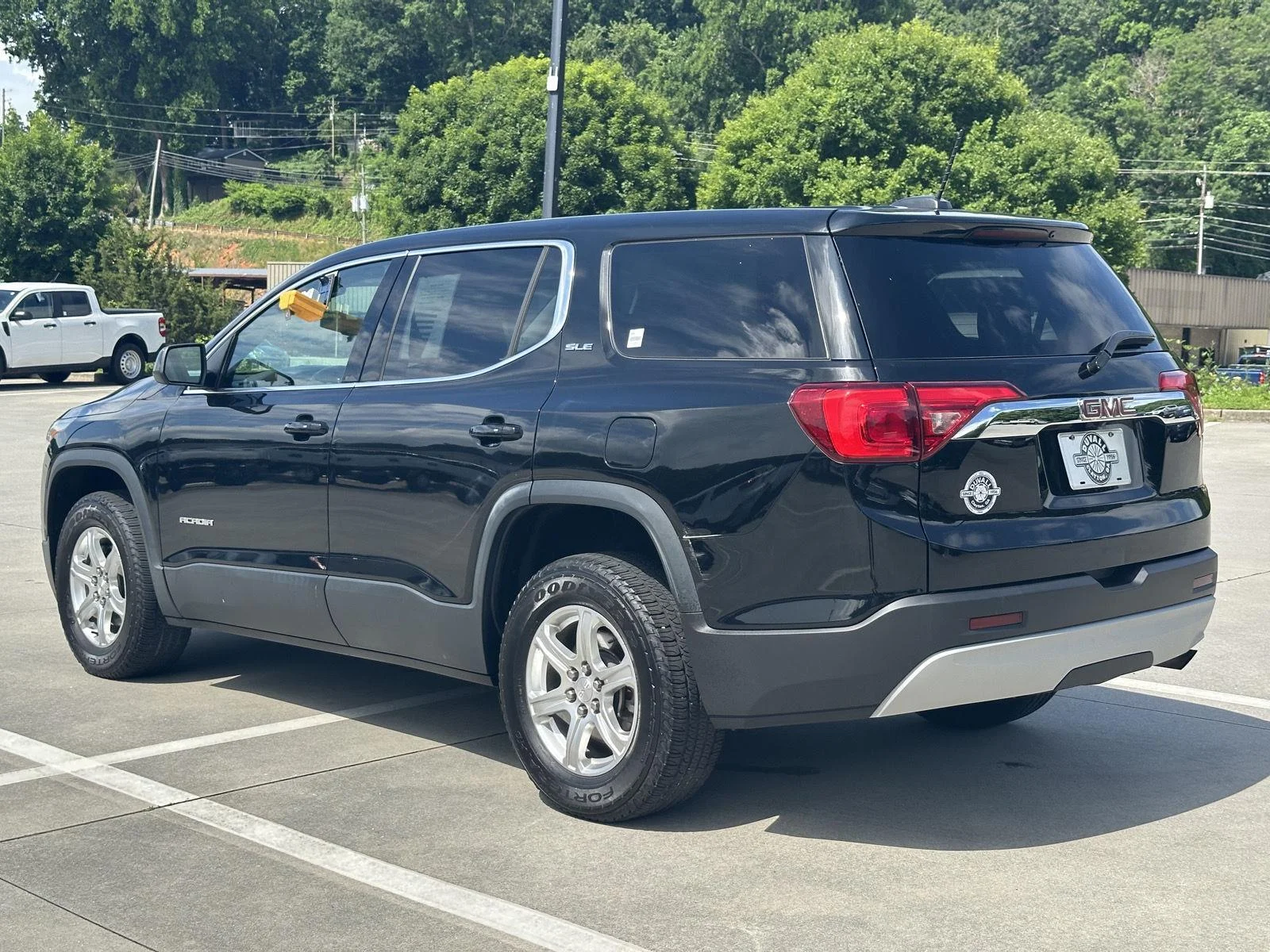 Used 2019 Ebony Twilight Metallic GMC SLE image 5