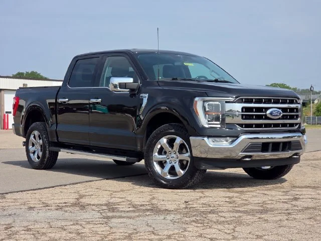 Used 2021 Black Metallic Ford LARIAT image 2