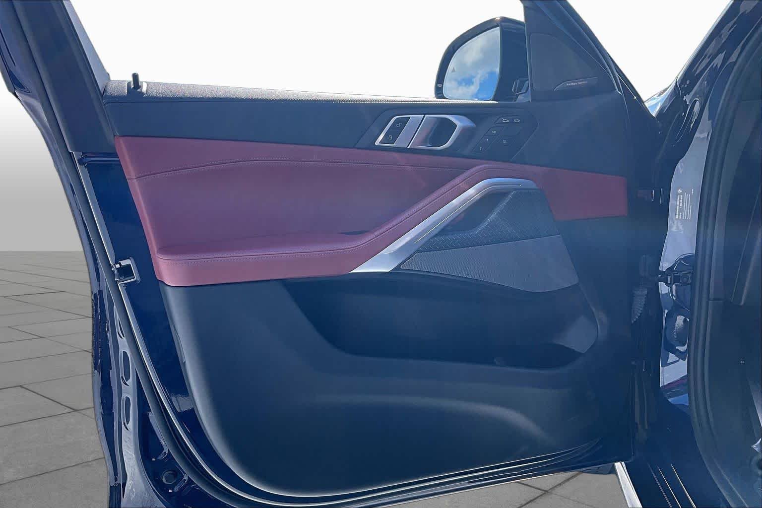 Used 2022 Tanzanite Blue II Metallic BMW M50i image 22