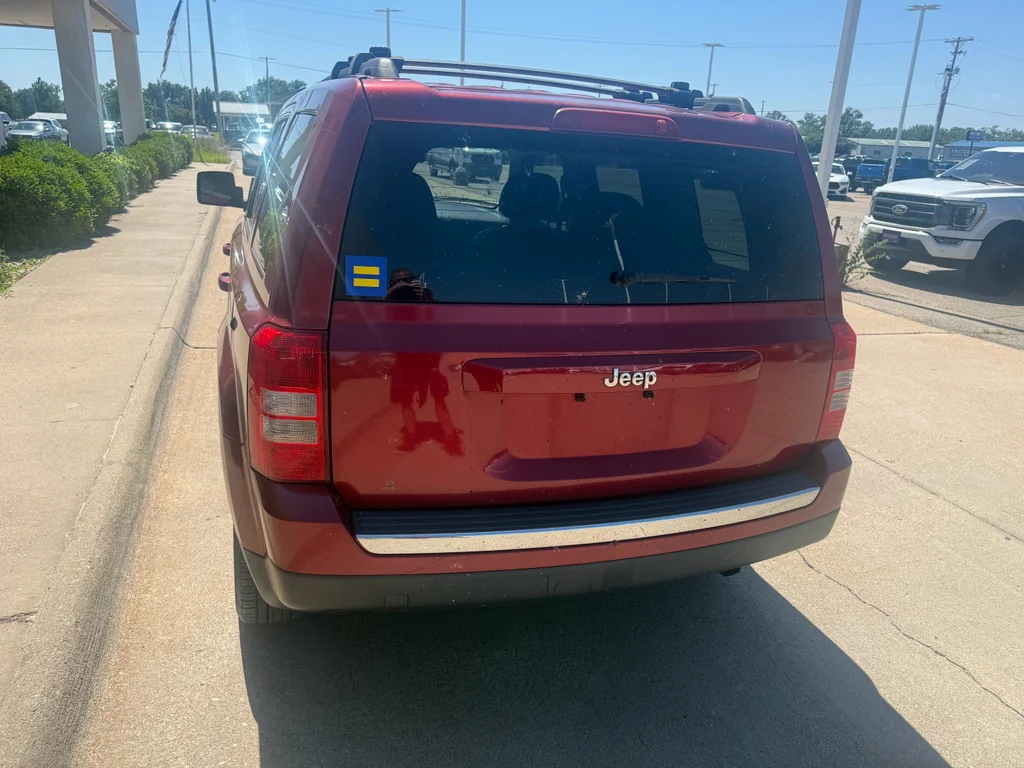 Used 2014 Deep Cherry Red Crystal Pearlcoat Jeep Latitude image 7