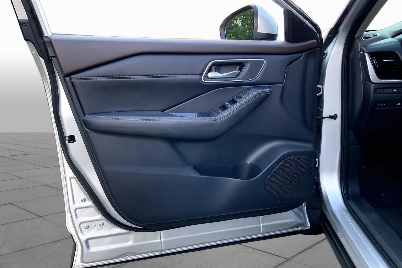 Used 2021 Brilliant Silver Metallic Nissan SV image 22