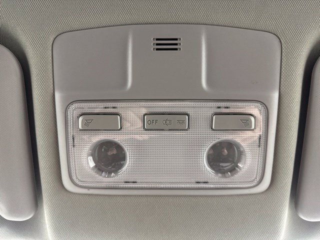 Used 2013 Green Toyota LE image 13