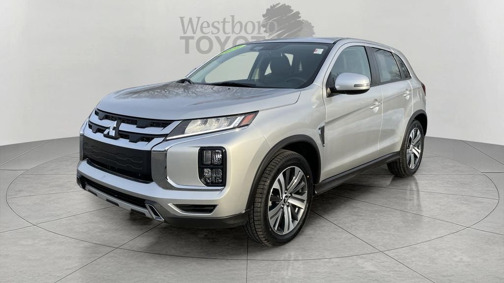 Used 2024  Mitsubishi 2.0 ES image 3
