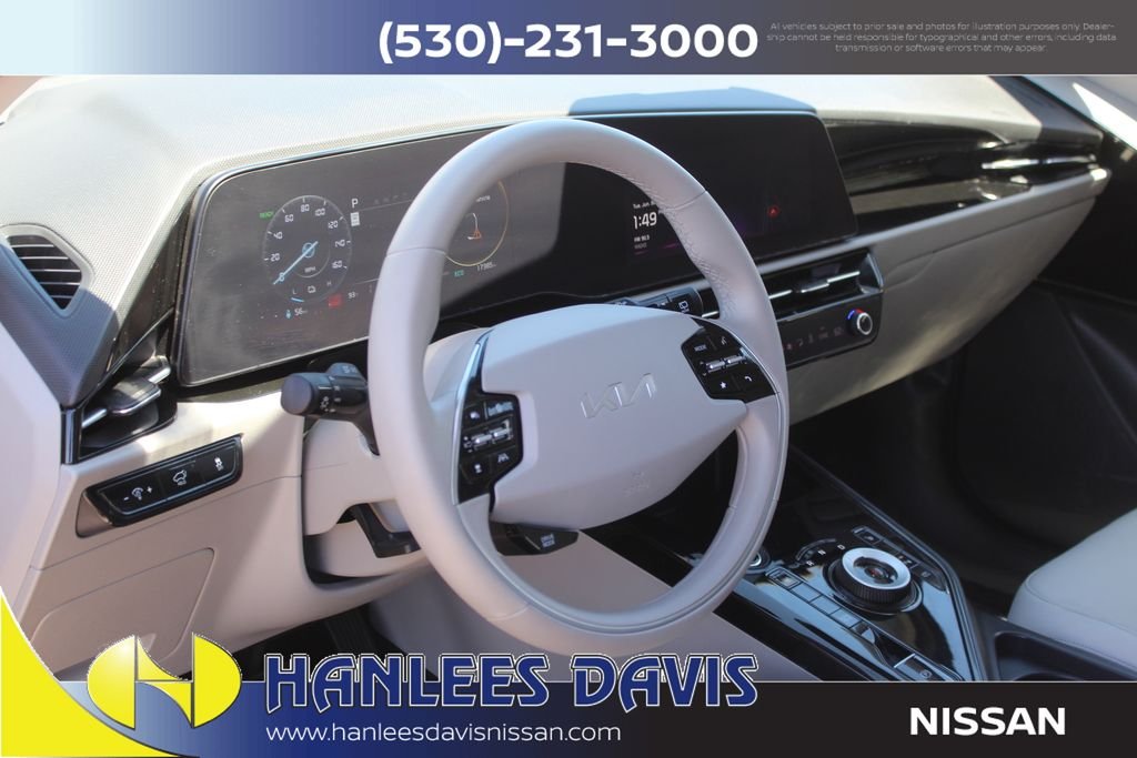 Used 2023 Gray Kia Wind image 12