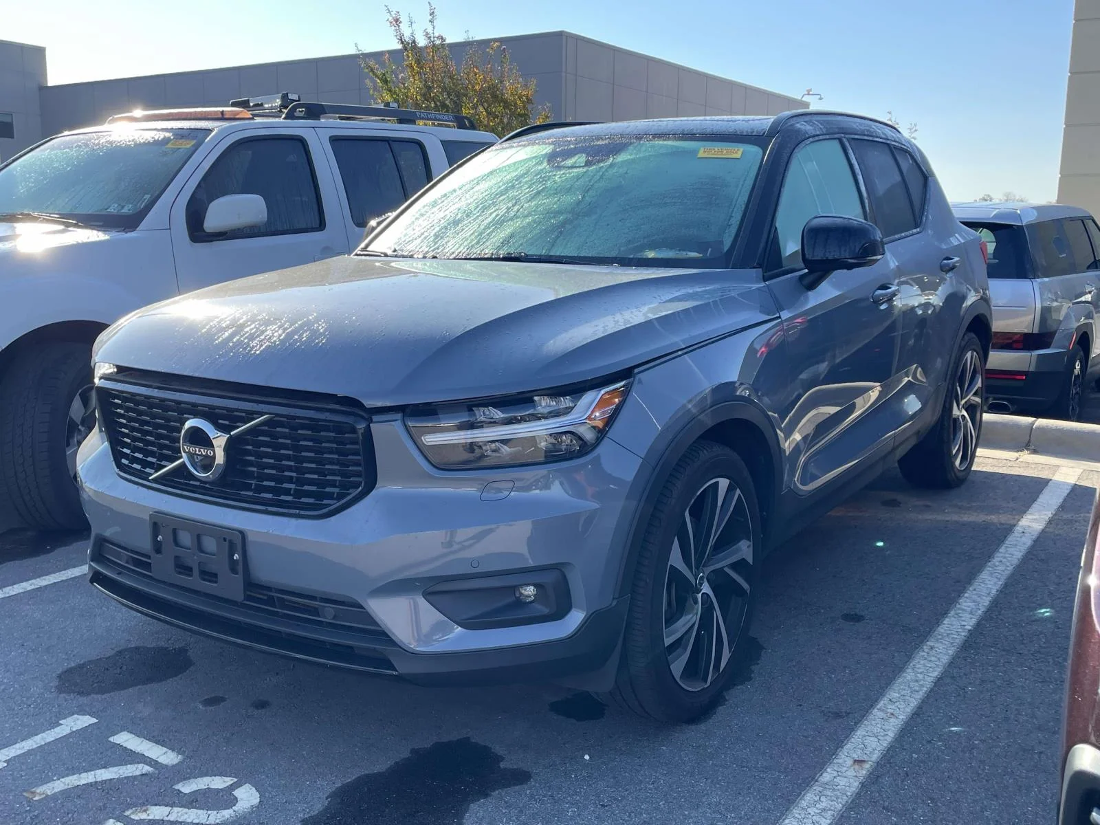 Used 2021  Volvo R-Design image 2