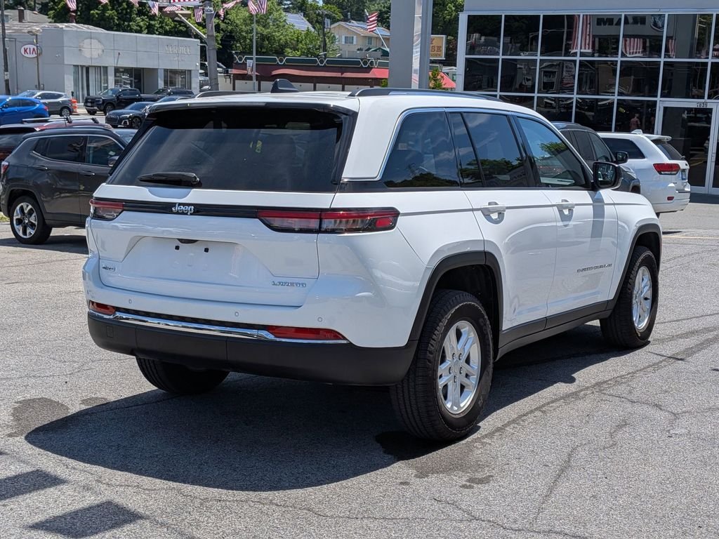 Used 2023 White Jeep Laredo image 6