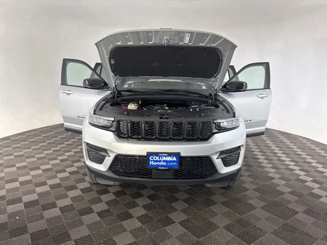 Used 2025 Silver Jeep Altitude image 14