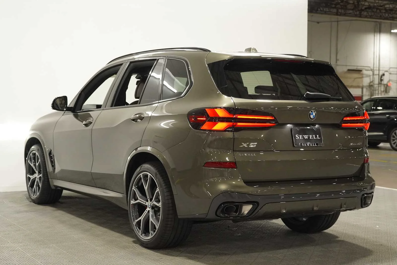 New 2026 Manhattan Green Metallic BMW xDrive40i image 2