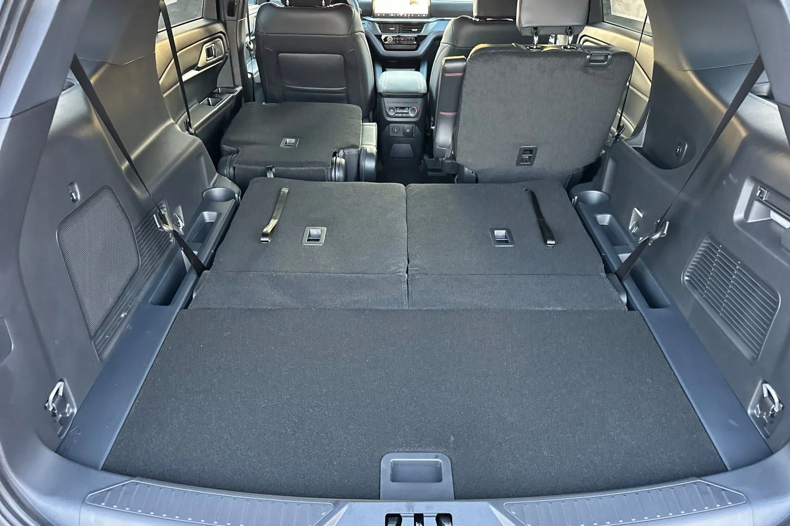 2026 Ford Explorer ST-Line - Photo 11