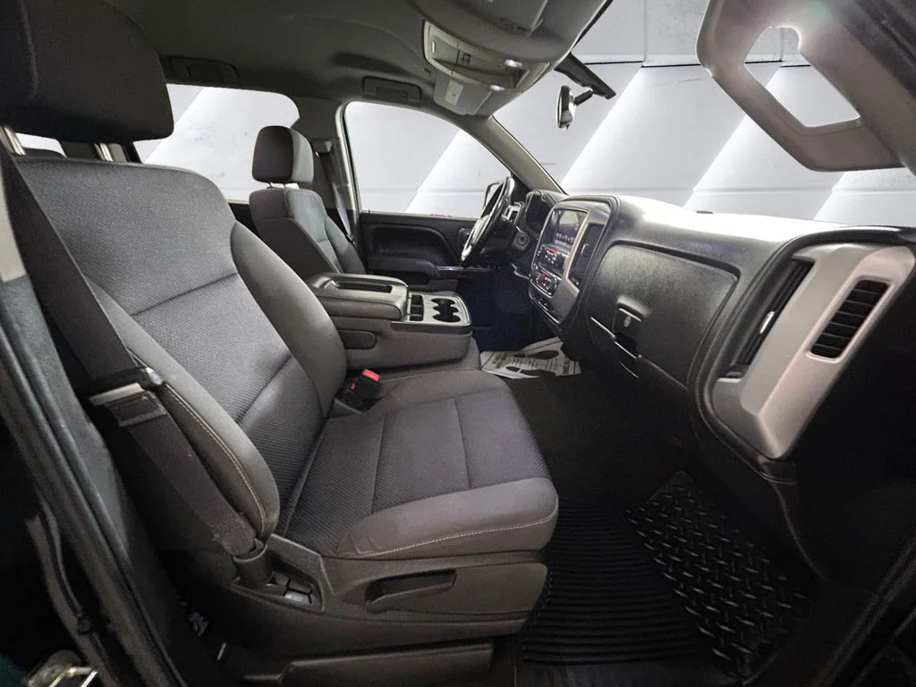 Used 2016 Black GMC SLE image 13