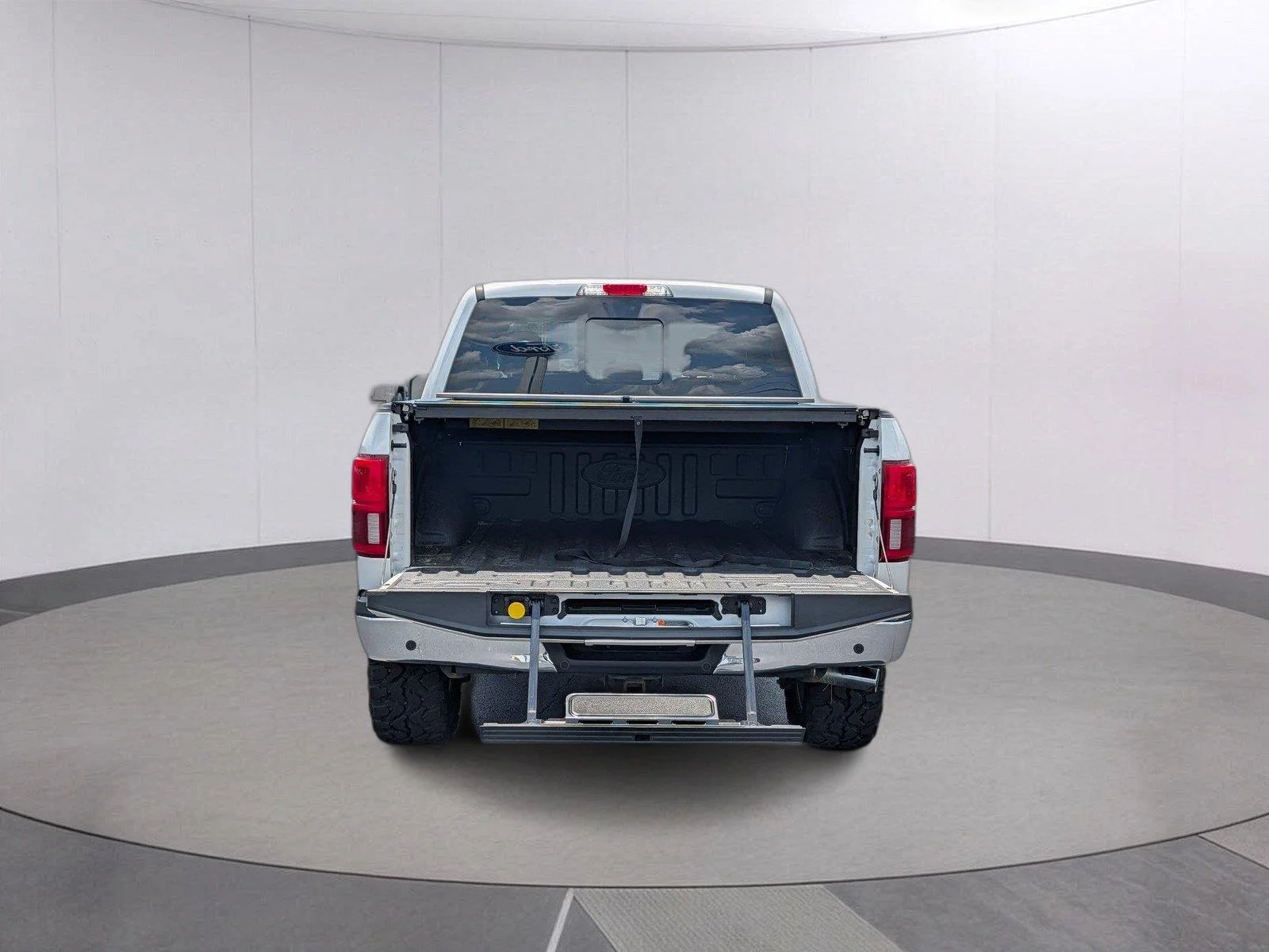 Used 2019 White Platinum Metallic Tri-Coat/Stone Gray Ford King Ranch image 5