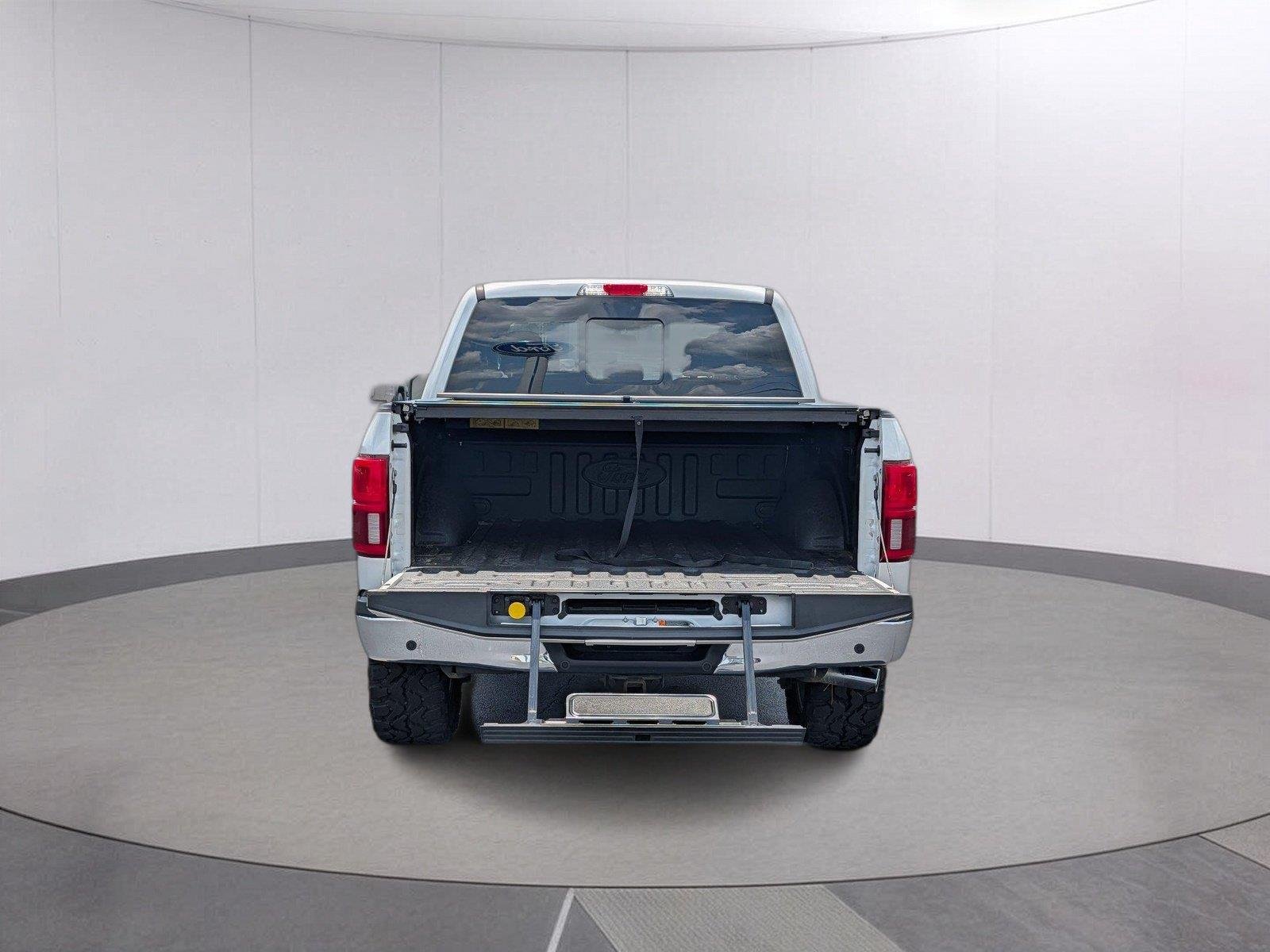 Used 2019 White Platinum Metallic Tri-Coat/Stone Gray Ford King Ranch image 5