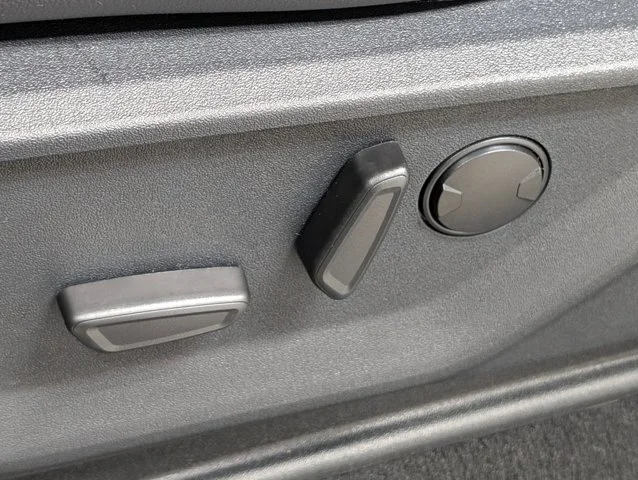 New 2026 Glacier Gray Metallic Tri-Coat Ford F-250® Lariat® image 54