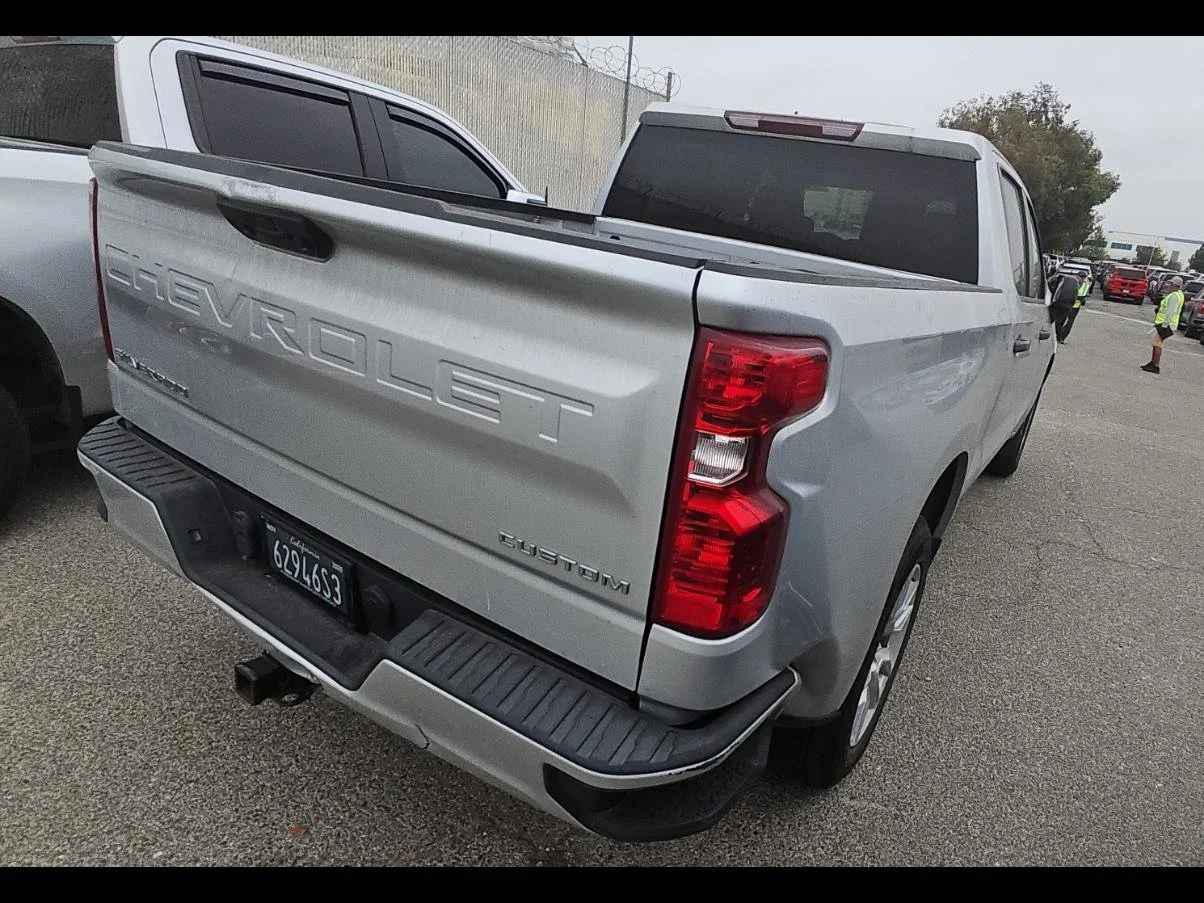 Used 2022 Silver Ice Metallic Chevrolet Custom image 8