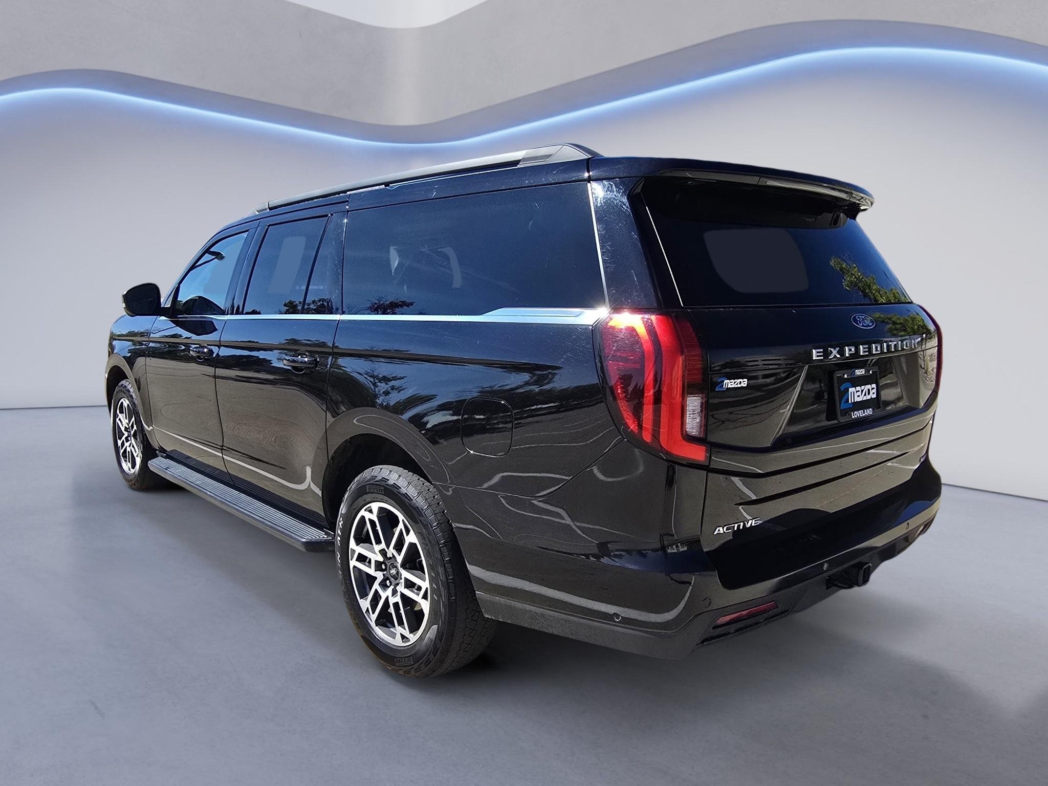 Used 2025 Agate Black Metallic Ford Active image 3