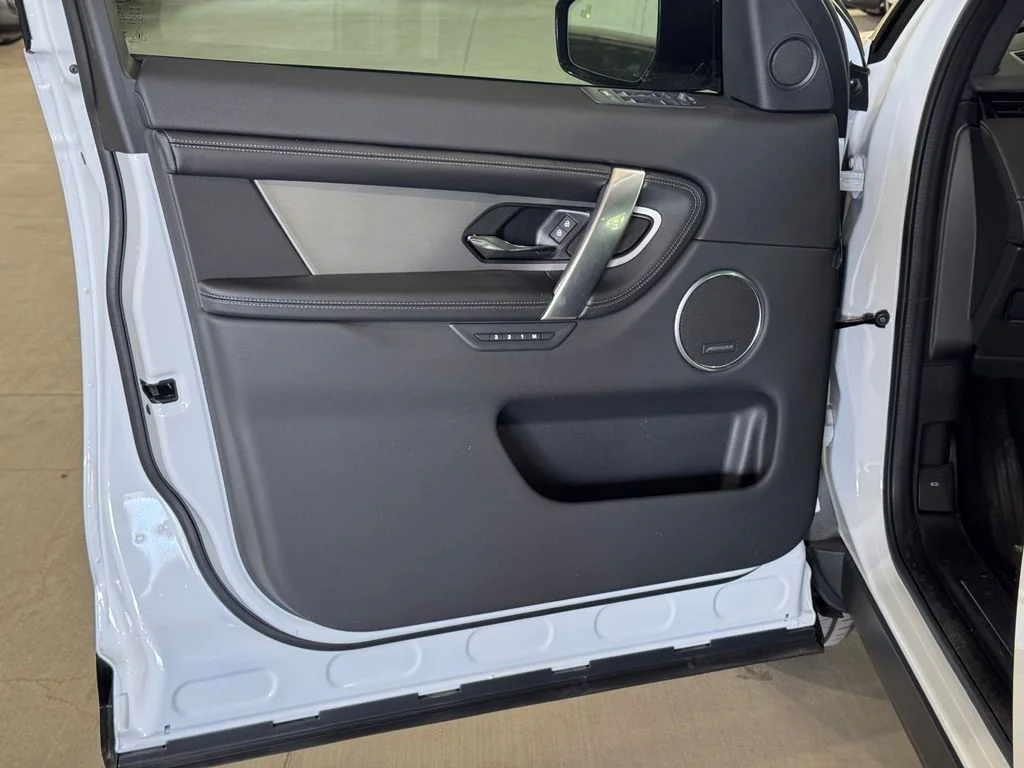 New 2026 Fuji White Land Rover Landmark image 13