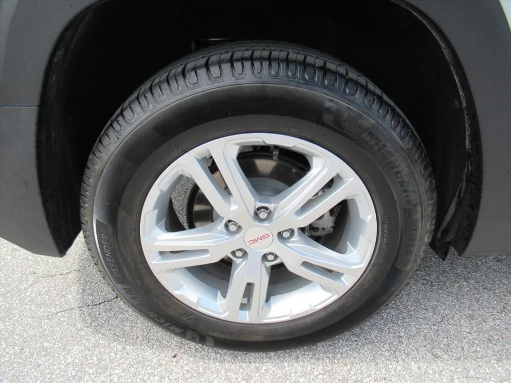 Used 2018 Silver GMC SLE image 8