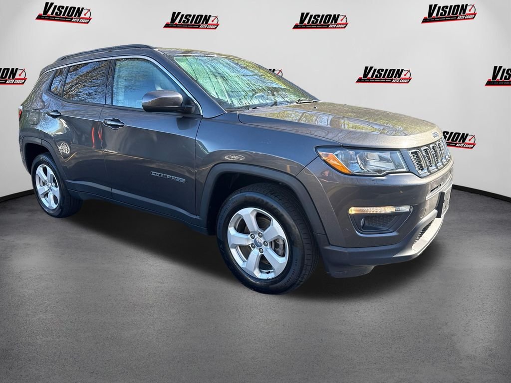 Used 2019 Gray Jeep Latitude image 3