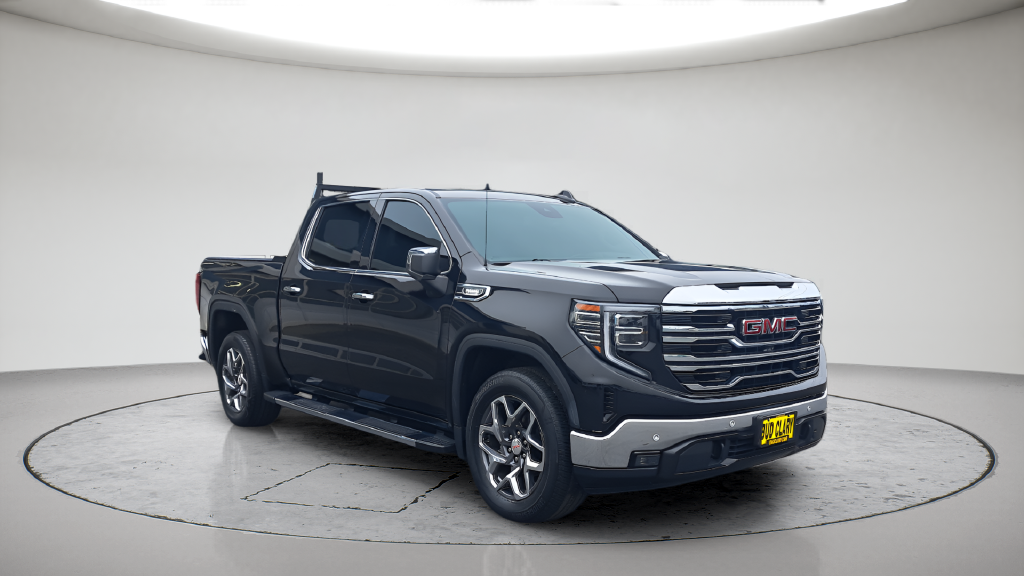 Used 2024 Onyx Black GMC SLT image 4